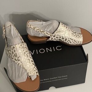 Vionic Women's Gold and Cream Sandals